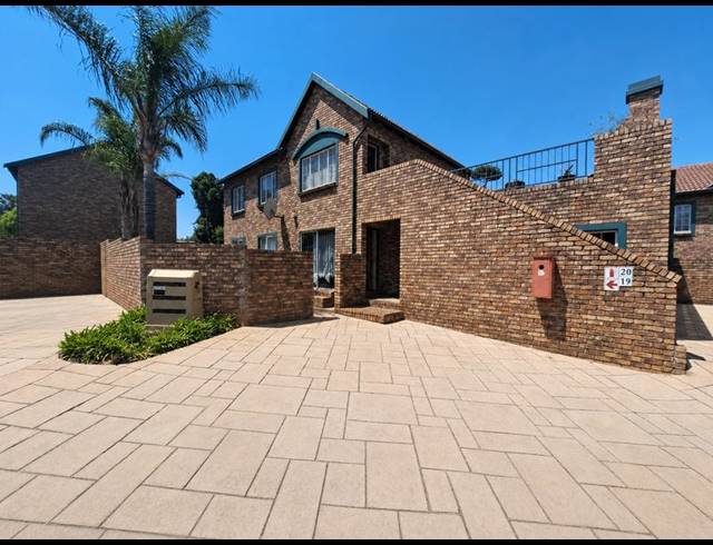 2 BEDROOM APARTMENT FOR SALE IN DIE HOEWES